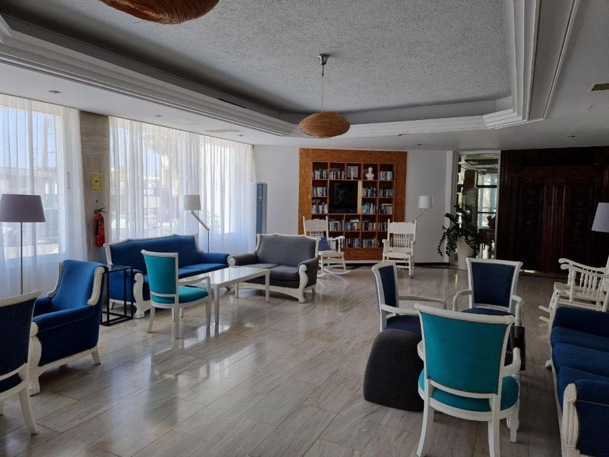 Nereus Hotel Пафос Екстер'єр фото